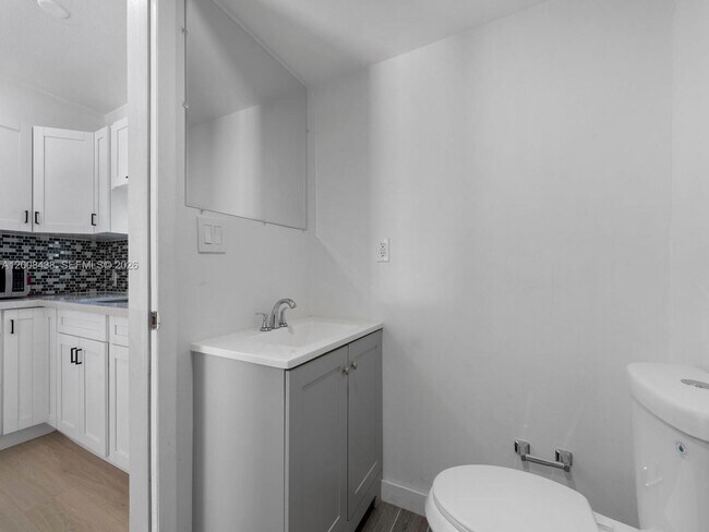 Building Photo - 252 E 36th St