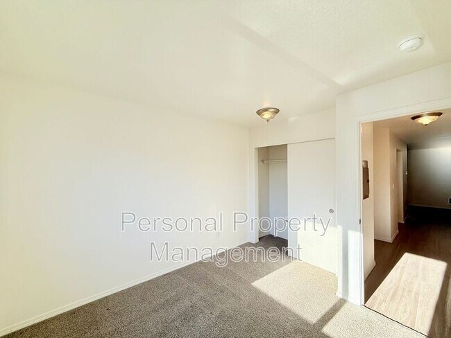 Building Photo - 3412 NE 66th Ave