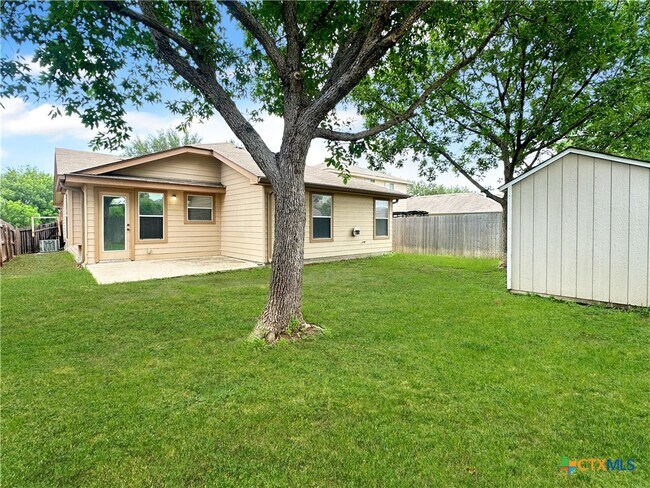 Building Photo - 2384 Medina Dr