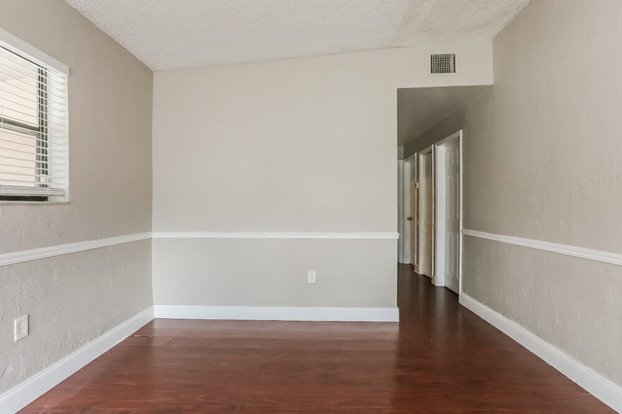 Building Photo - 550 NW 29th Terrace