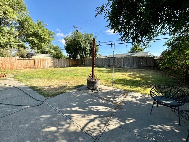 Building Photo - Charming 3-Bedroom Home in North Highlands...