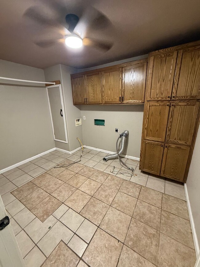 Building Photo - COMING SOON!!! 3/4 Bedroom, 2 Bathroom Home for Rent in Orange - BridgeCityISD