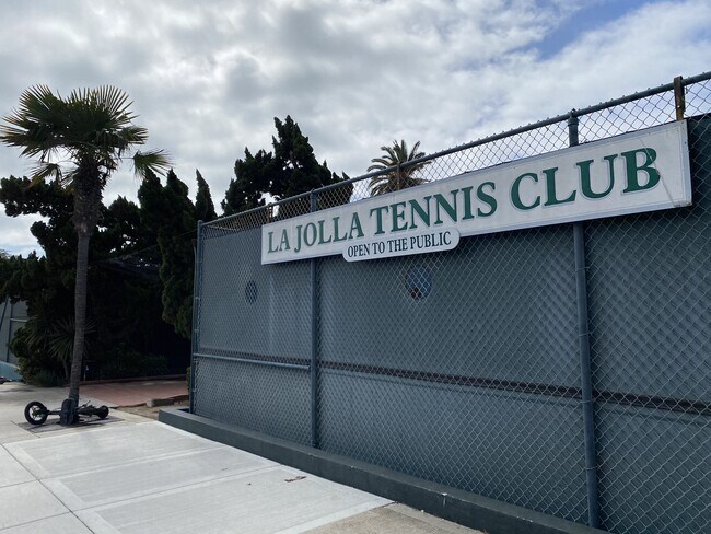 La Jolla Tennis Club - 7635 Draper Ave