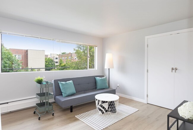 Interior Photo - Bellevue Court in North Capitol Hill