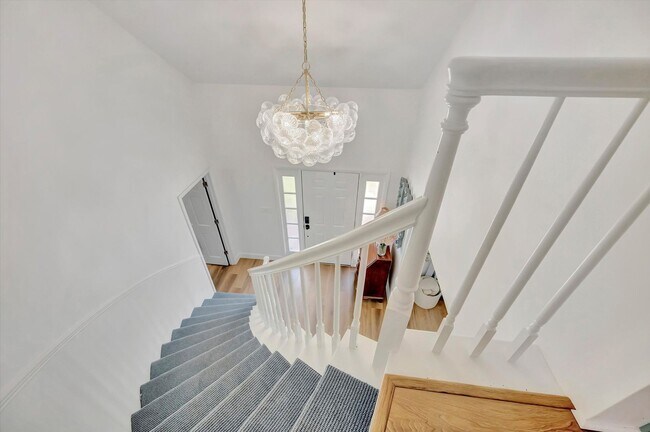 Building Photo - Luxury 5 Bed/4 Bath Pool Home on a Golf Course in Central Sarasota