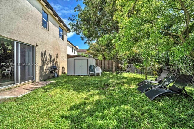 Building Photo - 2190 SE 2nd St