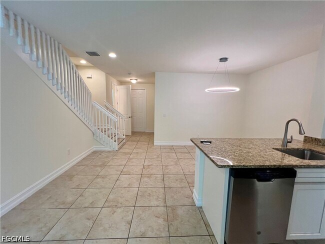 Building Photo - 15850 Portofino Springs Blvd