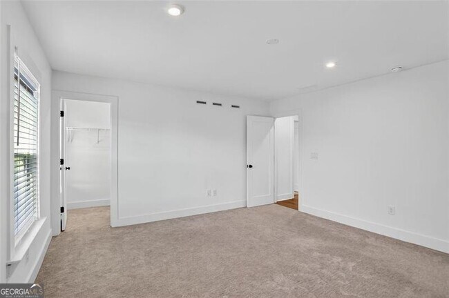 Building Photo - 608 Avondale Pk Cir