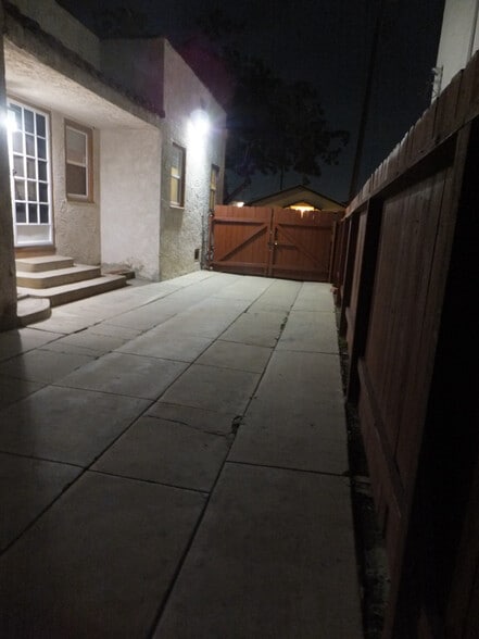 Building Photo - 3920 E 11th St