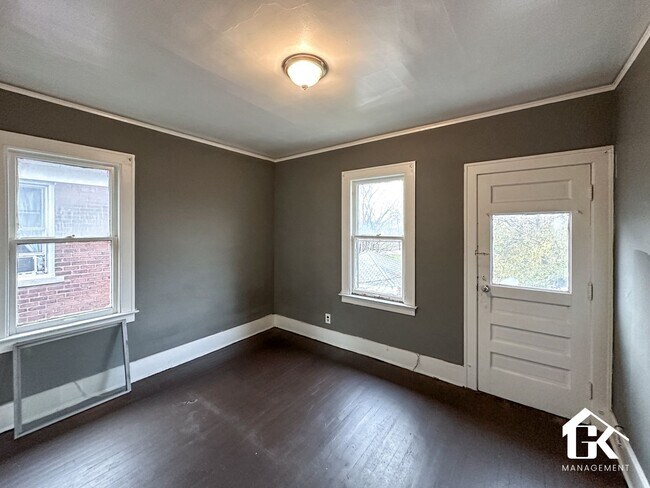 Building Photo - 2732-2734 Clements