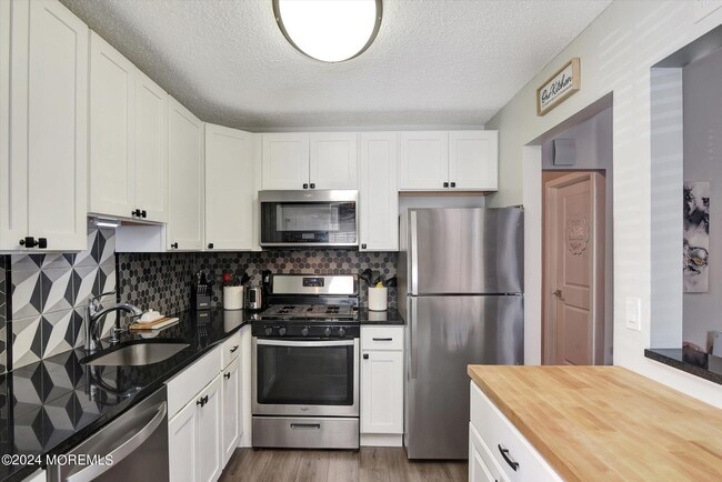 Building Photo - 116 Azalea Cir