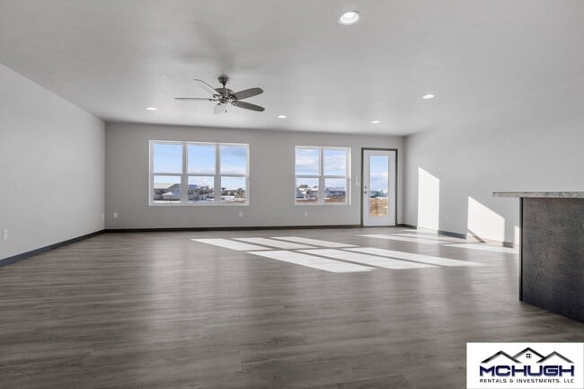 Building Photo - 3677 E Rubyred Dr