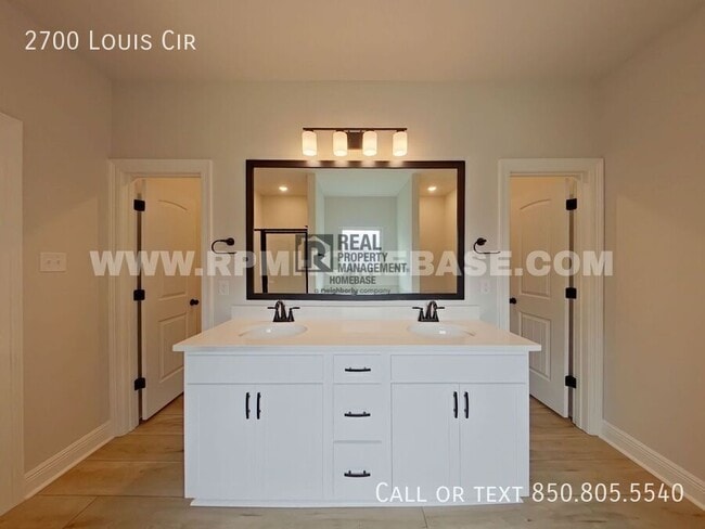 Building Photo - 2700 Louis Cir