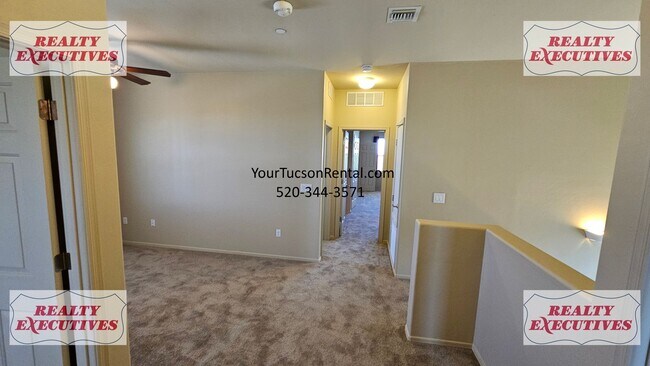 Building Photo - Wentworth Rd South - 4 Bedrooms 2.5 bathrooms, 3 car garage and large fenced yard