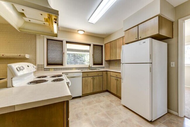 Building Photo - 4125 Apache Rd