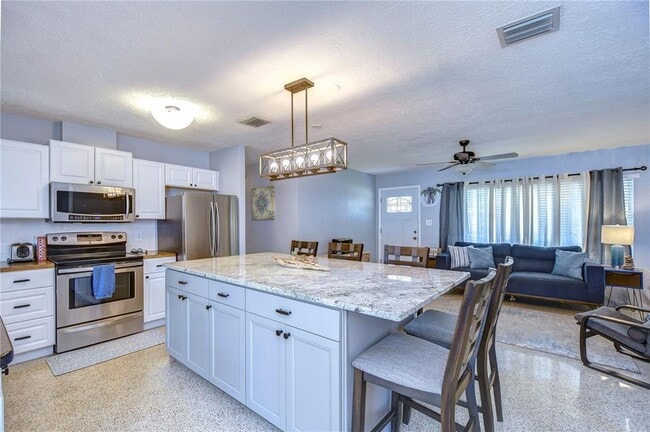 Building Photo - 5635 24th Ave N