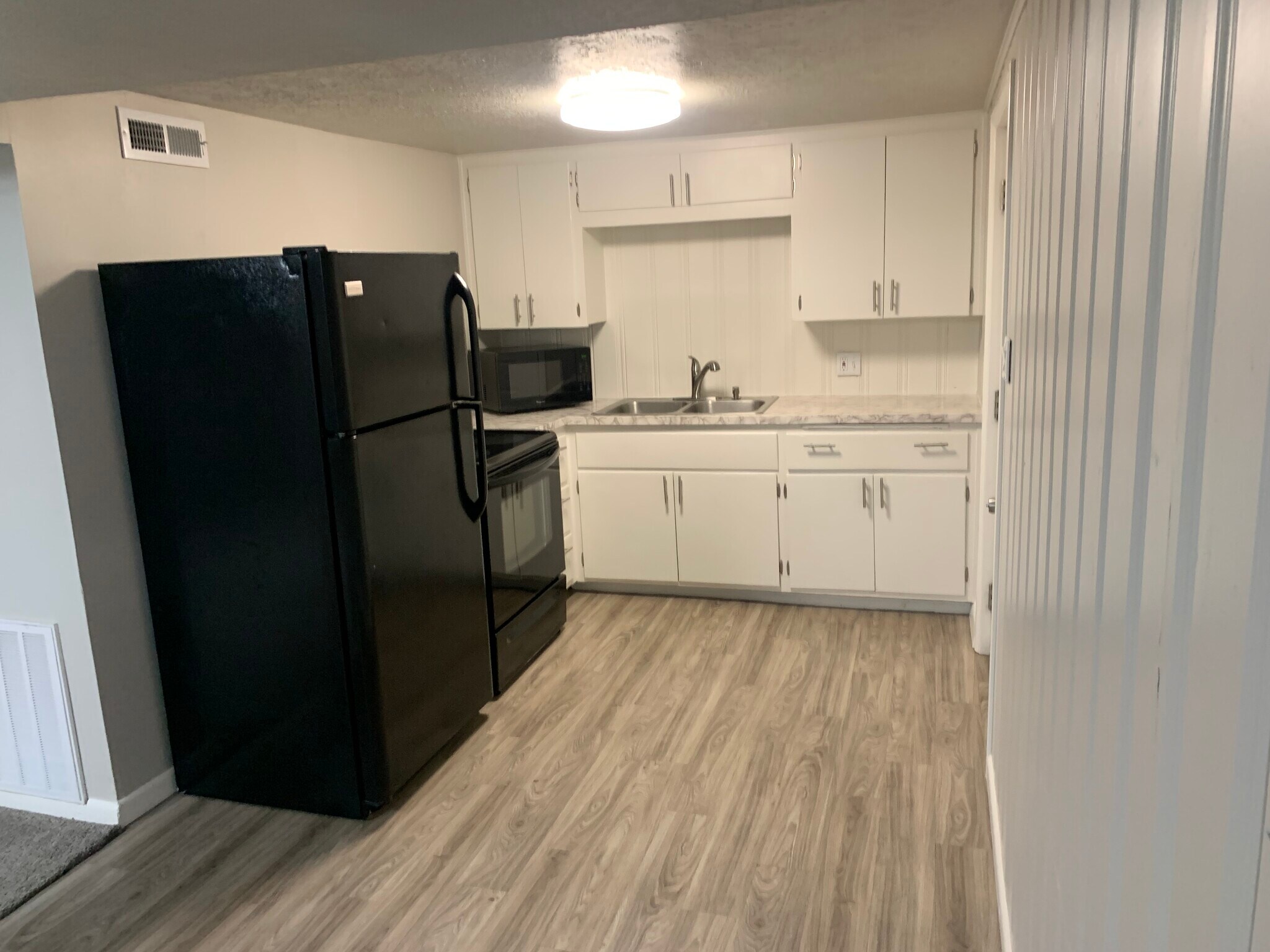 Building Photo - 615 S 200 E