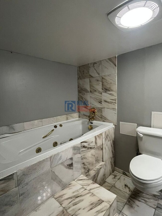 Building Photo - 6870 E Appleton Cir