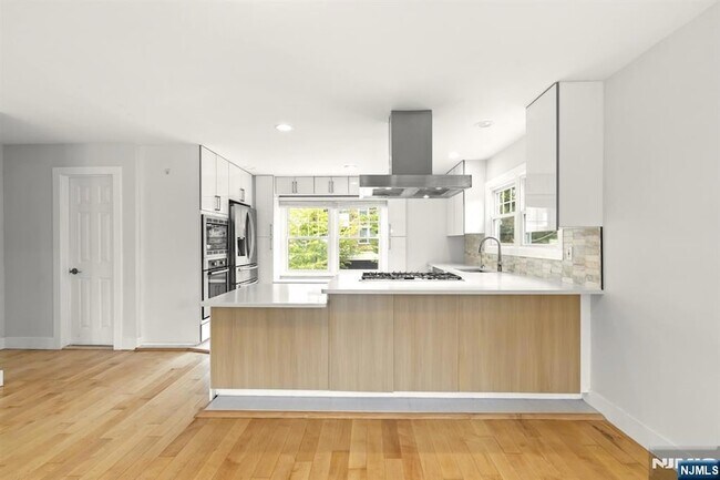 Building Photo - 6 Grand Cove Way