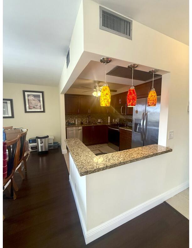 Building Photo - 162 Preston Way