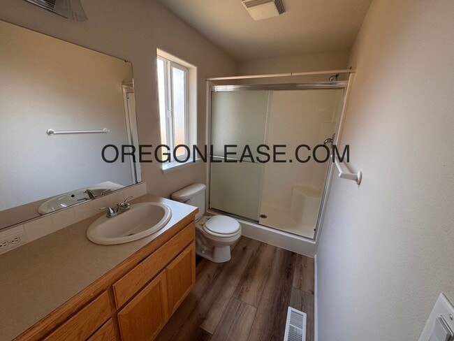 Building Photo - Newly remodeled West Eugene Home