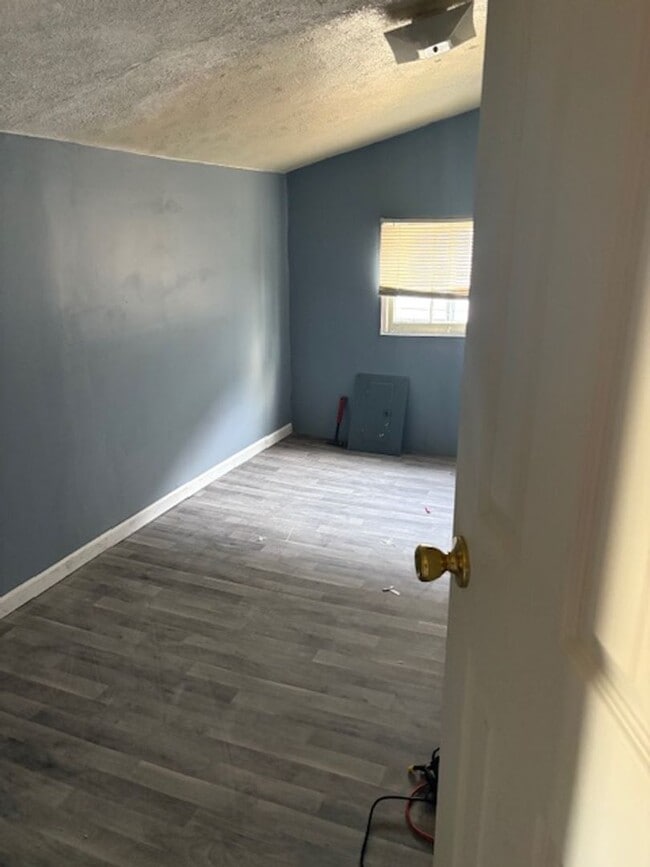 Building Photo - 854 E Washington St