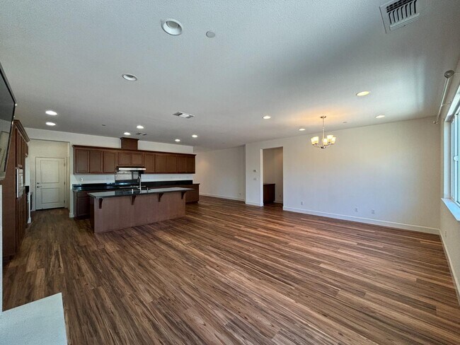 Building Photo - 402 Crimson Cir