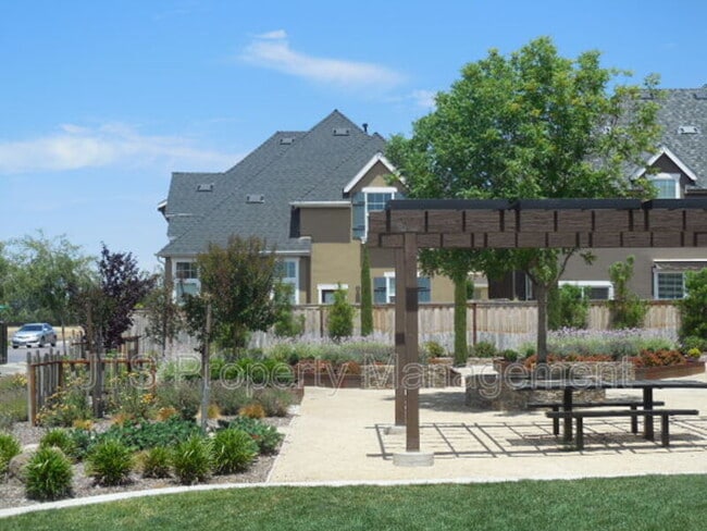 Building Photo - 1209 Lavande Dr