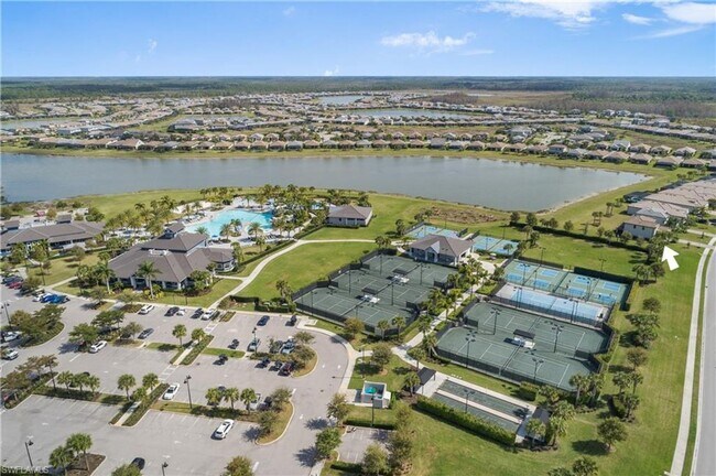 Building Photo - 4 BR home Estero