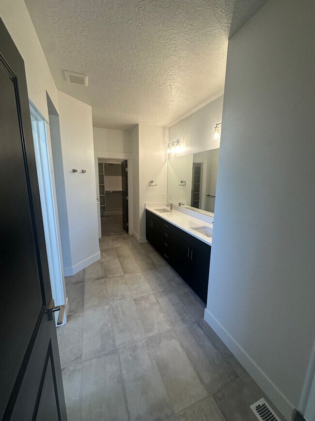 Building Photo - Riverstone: 3 Bedroom 3 Bath, Patio Home, ...