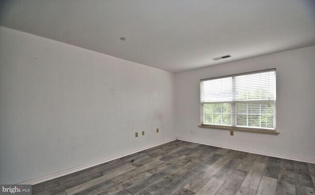 Building Photo - 3940 Ashland Dr