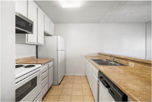 Building Photo - 20930 Parthenia St