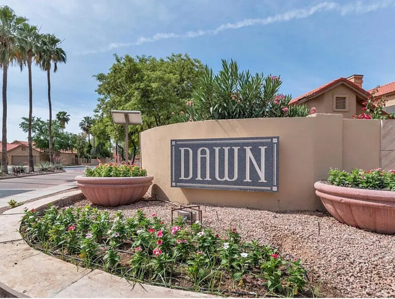 Hoa - 852 N Terrace Rd