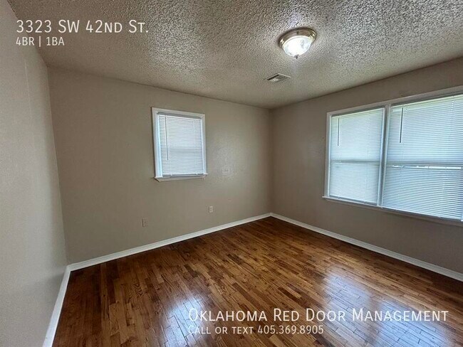 Building Photo - 3323 SW 42nd St