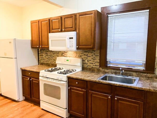 Building Photo - 436 Warren Ave