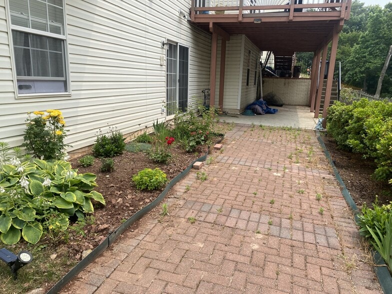 Building Photo - 14187 Darkwood Dr