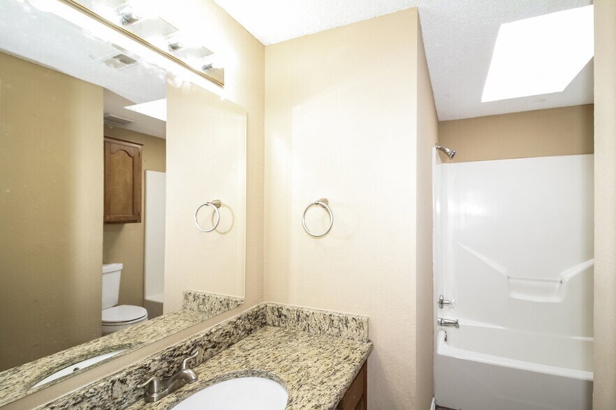 Building Photo - 2110 Westmore Dr