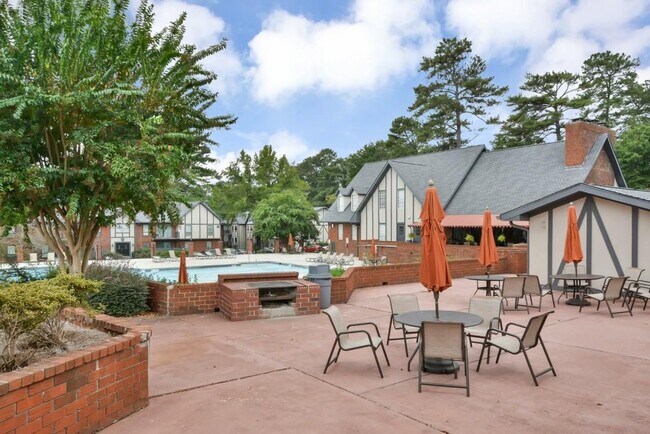 Building Photo - 6851 Roswell Rd