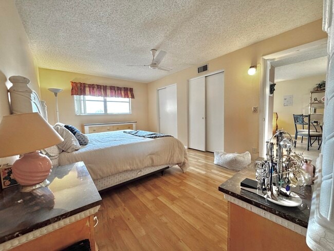 Building Photo - 2515 NE 2nd Ct