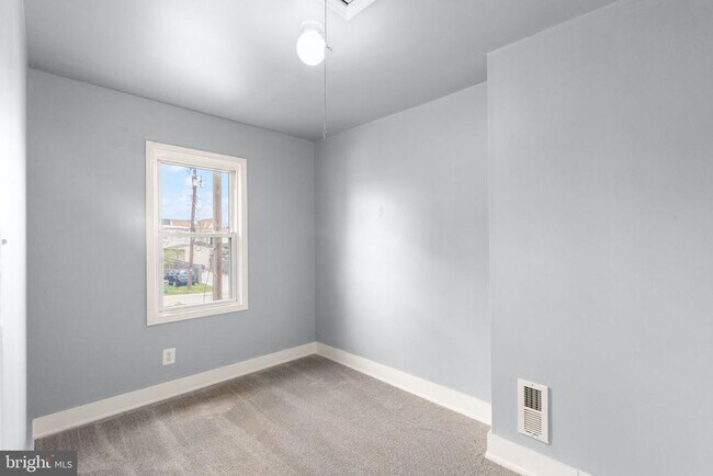 Building Photo - 6552 Parnell Ave