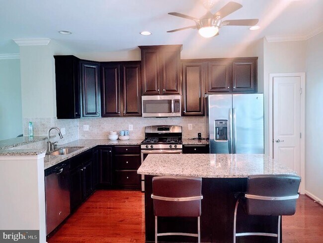 Building Photo - 45954 Iron Oak Terrace