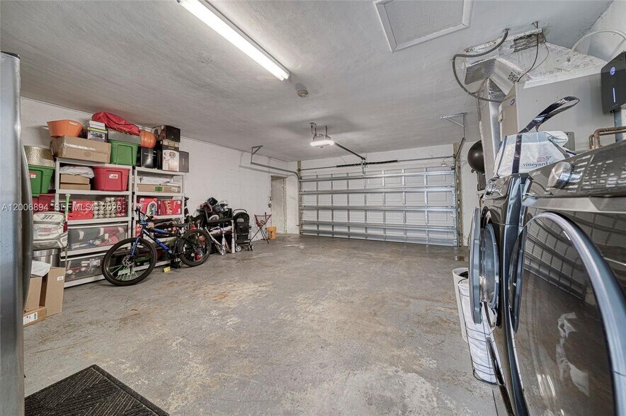 Building Photo - 10600 SW 80th Ct