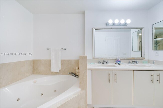 Building Photo - 7910 Harbor Island Dr