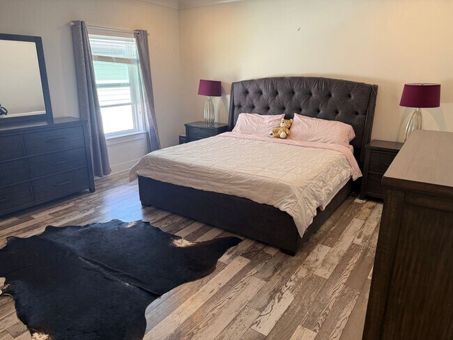Building Photo - Updated Townhouse in Destin with Garage!