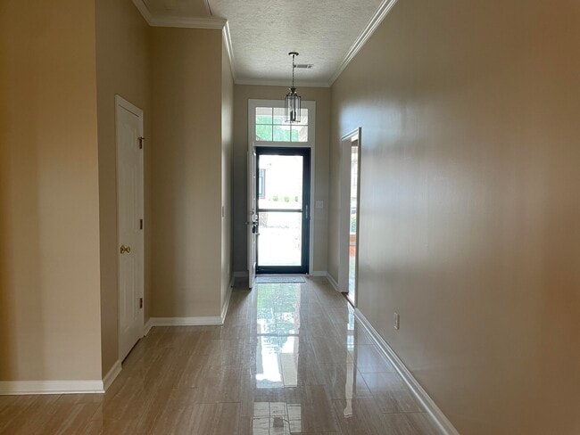 Building Photo - 1247 Carriage Dr
