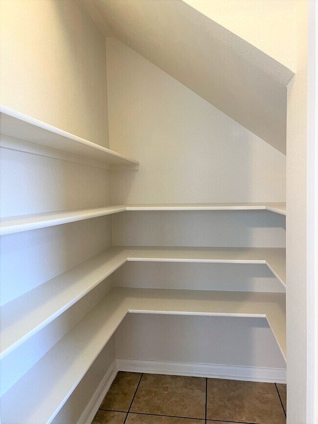 Building Photo - 740 Winborne Way