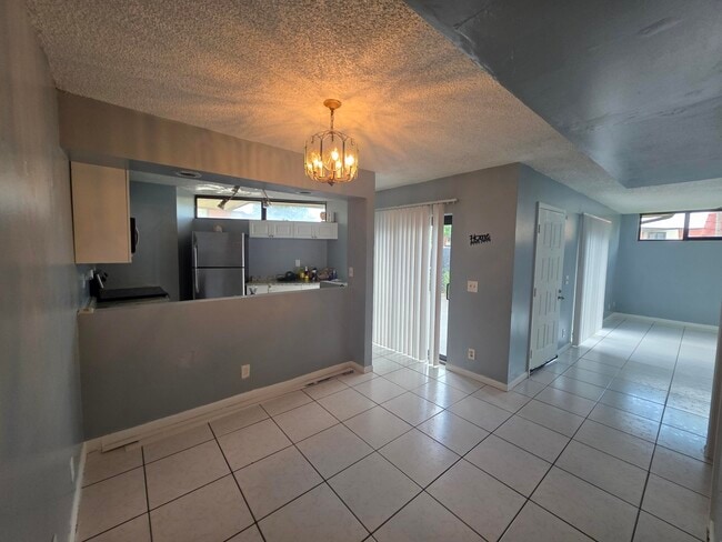 Building Photo - 3776 Victoria Dr
