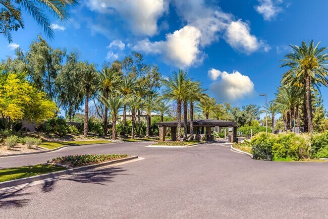 Building Photo - Beautiful 2-Bed, 2-Bath Condo in Gainey Ra...
