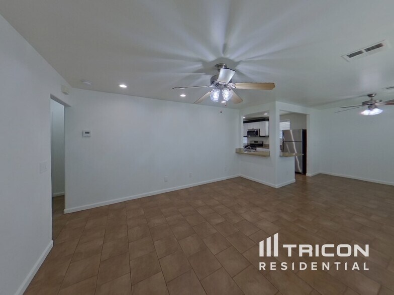 Building Photo - 619 S Sirrine