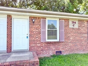 Building Photo - Bancroft Circle Apartments